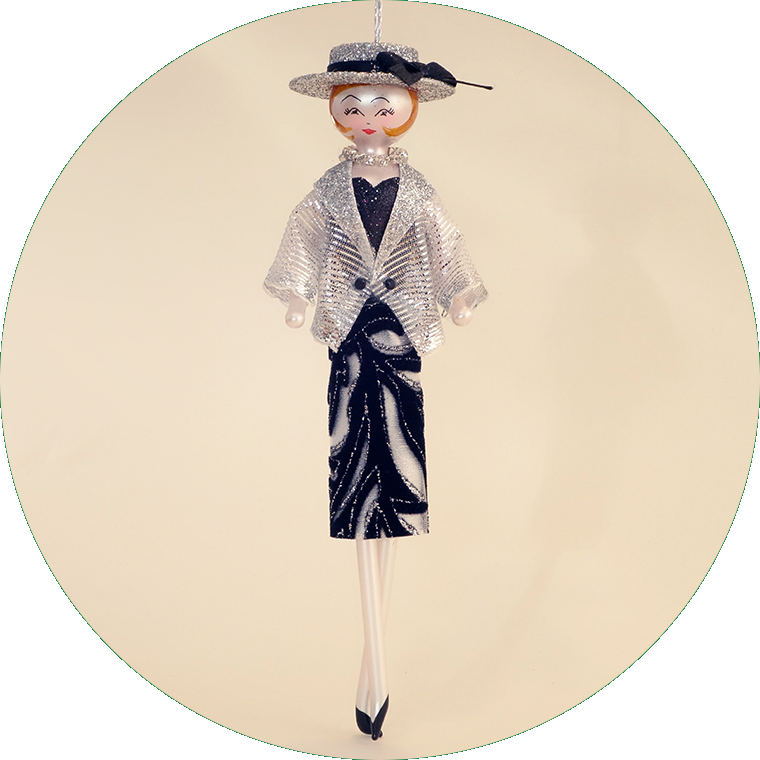 Dame mit silbernem Hut, DO7642