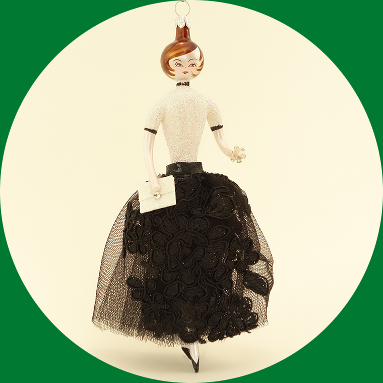 Dame mit schwarzem Spitzenrock, DO7647